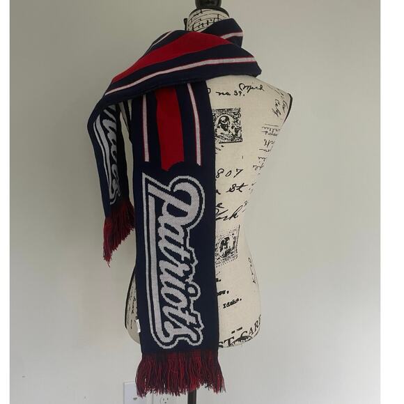 NFL FOOTBALL NEW ENGLAND PATRIOTS SCARF REVERSIBLE WINTER FANATIC APPAREL ICONIC - Picture 4 of 9